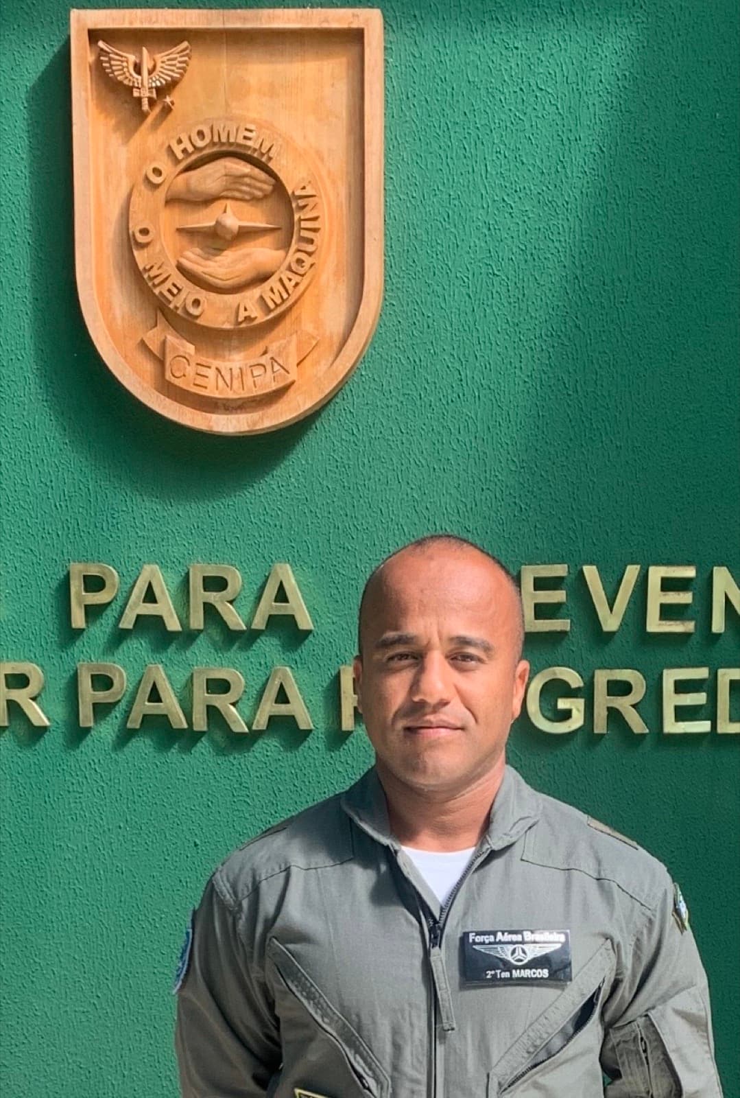 Dr. Marcos em contexto institucional ligado à investigação aeronáutica